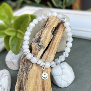 Pulsera elasticada de Howlita (terminación en plata)