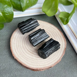 Piedra Turmalina Negra en bruto