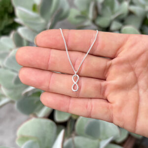 Collar Infinito con cadena